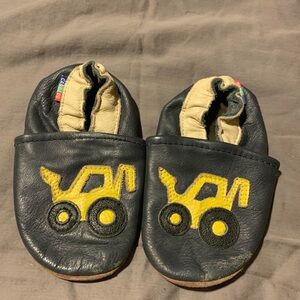 Soft sole leather shoes with backhoes